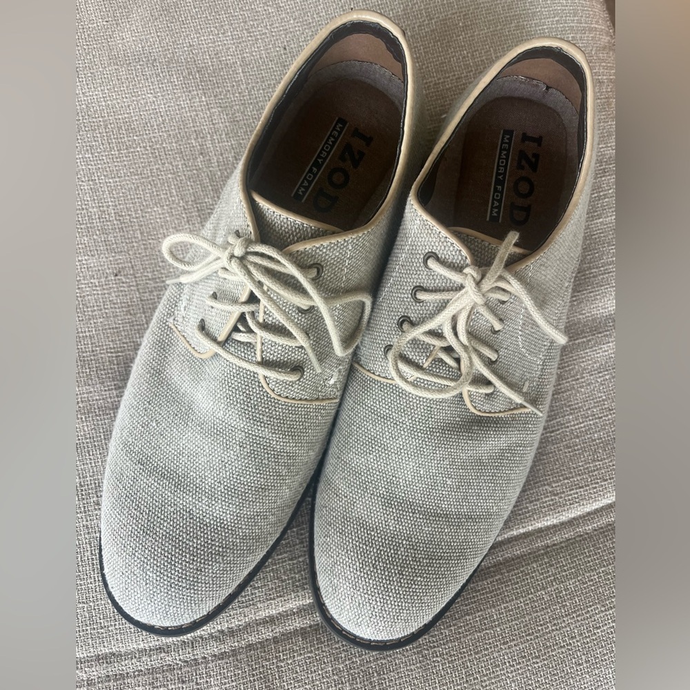 Izod Men's memory foam light Gray/ Beige Oxfords size 8.5 canvas